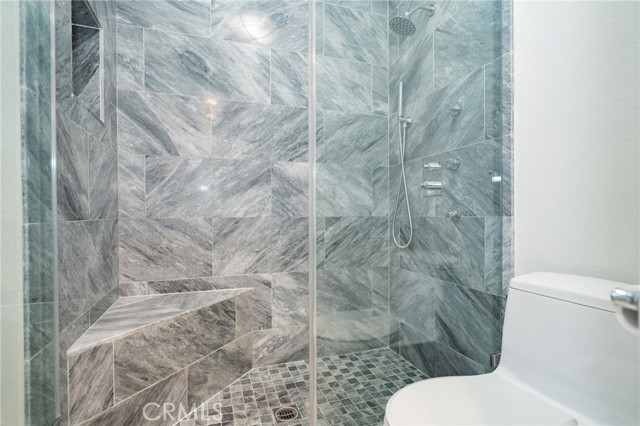 Detail Gallery Image 11 of 16 For 200 Mcneil Ln #104,  Newport Beach,  CA 92663 - 2 Beds | 2 Baths