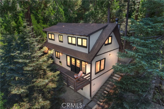 28545 Wabash Drive, Lake Arrowhead CA: https://media.crmls.org/medias/c8d8aaf2-7efa-46db-aacb-098827ba5d1e.jpg