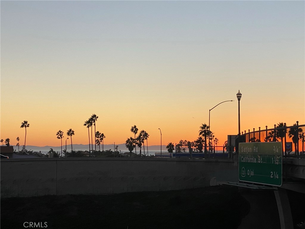 https://media.crmls.org/medias/c8d953cd-ea16-4f83-833a-de5d114434ac.jpg?preset=X-Large