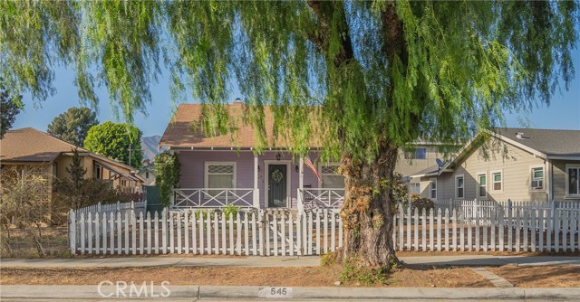 545 W Crescent Dr, Azusa, CA 91702