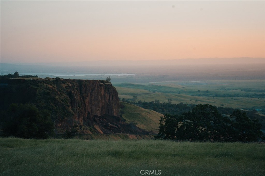 https://media.crmls.org/medias/c8da284d-0f0e-4c2b-9a55-0dcc167dd0e2.jpg?preset=X-Large