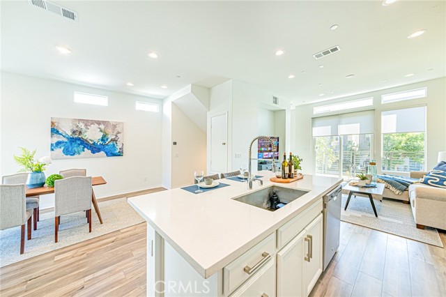 Detail Gallery Image 32 of 43 For 215 Merit, Irvine,  CA 92618 - 2 Beds | 2/1 Baths