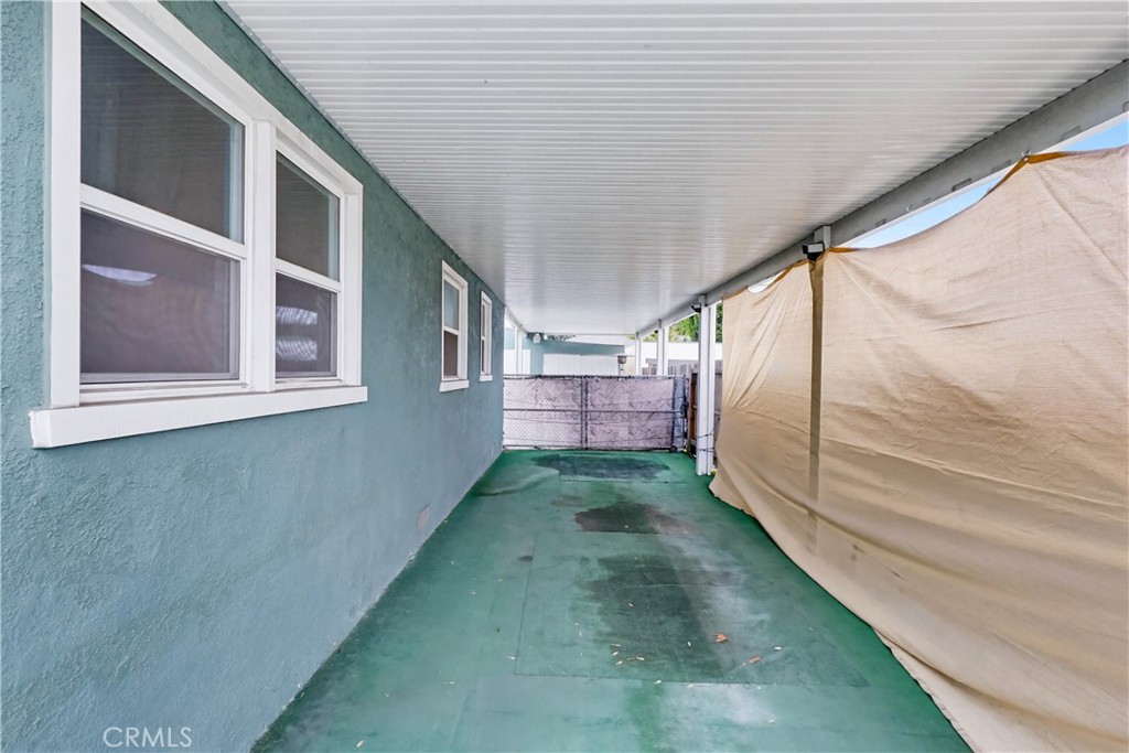 https://media.crmls.org/medias/c8dba104-480f-4fd8-b0fc-0de69a3426b0.jpg?preset=X-Large