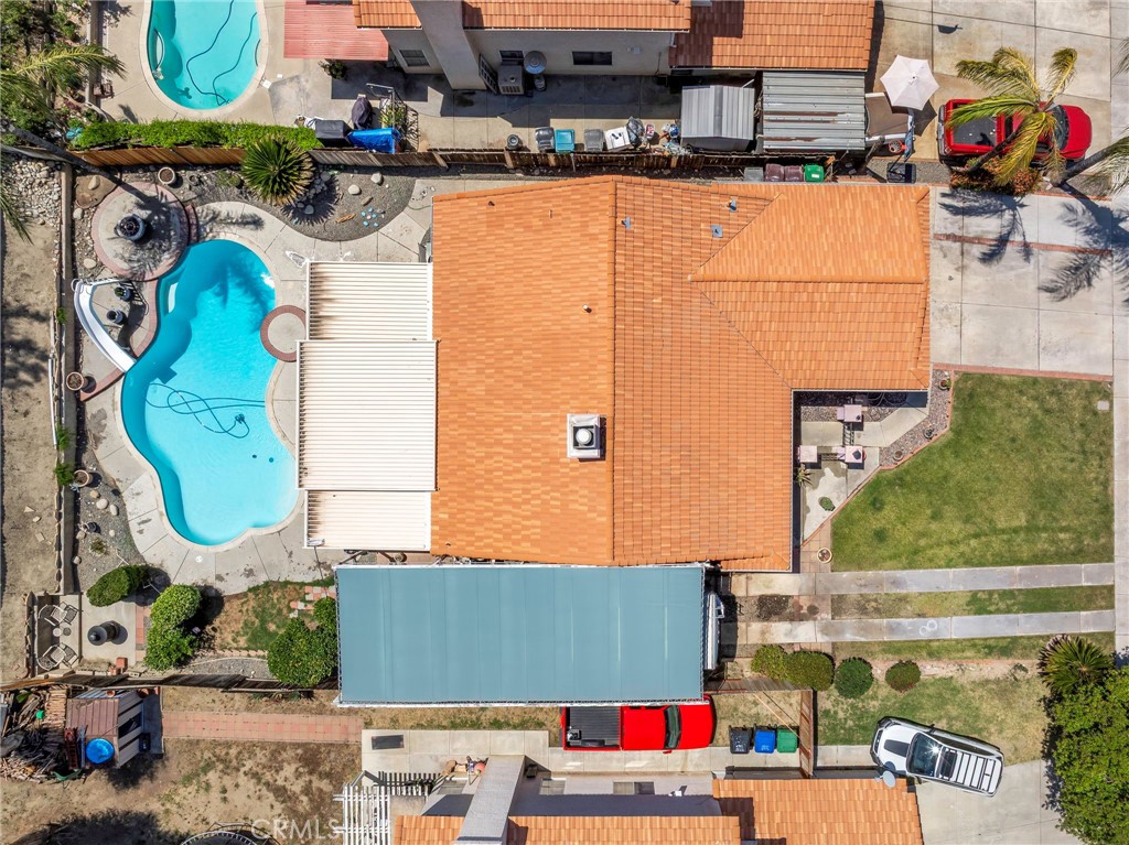 https://media.crmls.org/medias/c8dc0775-21b6-4d61-ab25-c58175e246b6.jpg?preset=X-Large