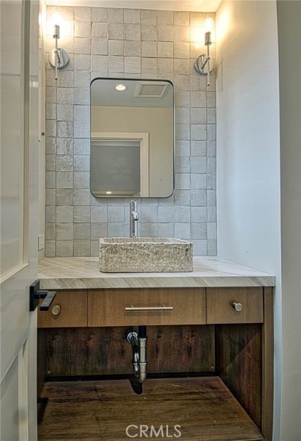 Detail Gallery Image 15 of 18 For 710 Avocado Ave #B,  Corona Del Mar,  CA 92625 - 3 Beds | 3/1 Baths