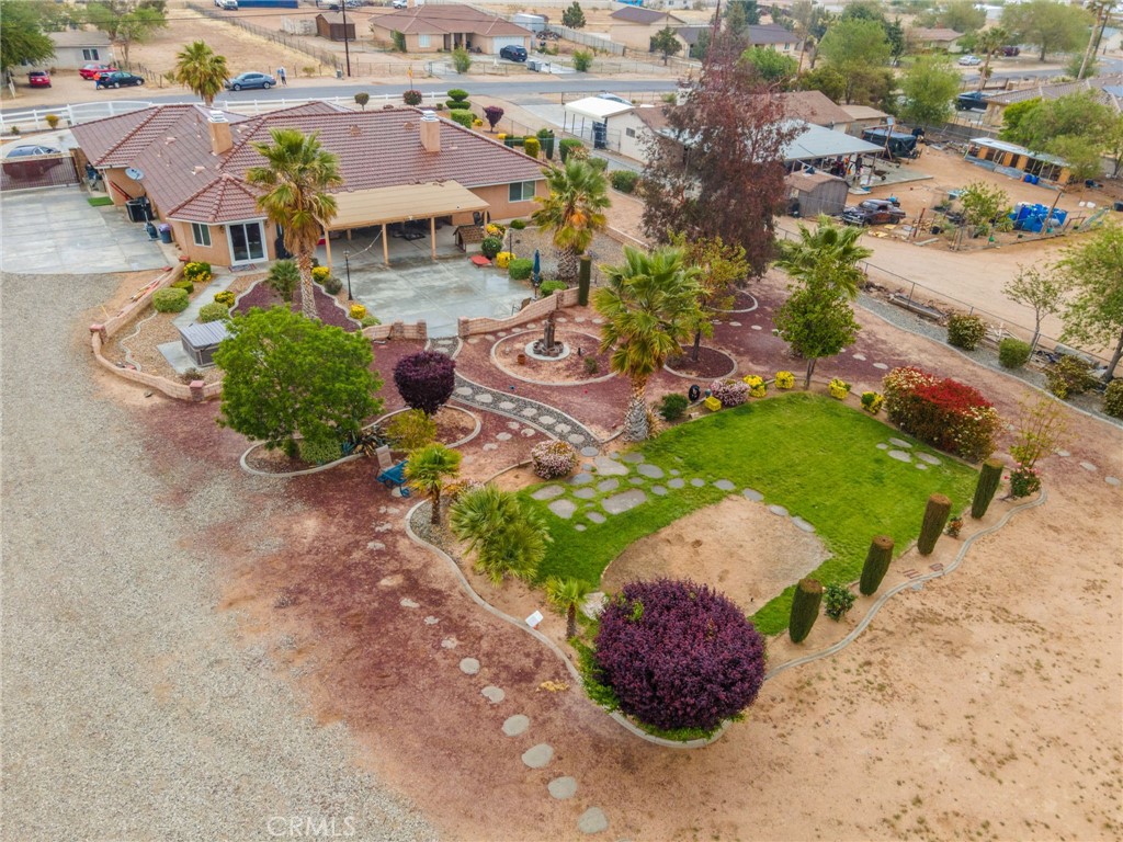 https://media.crmls.org/medias/c8df1f55-539a-4eec-9535-91c630add063.jpg?preset=X-Large