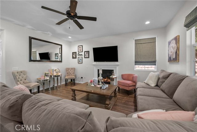 Detail Gallery Image 10 of 35 For 28821 Panorama Ct, Valencia,  CA 91354 - 4 Beds | 3 Baths