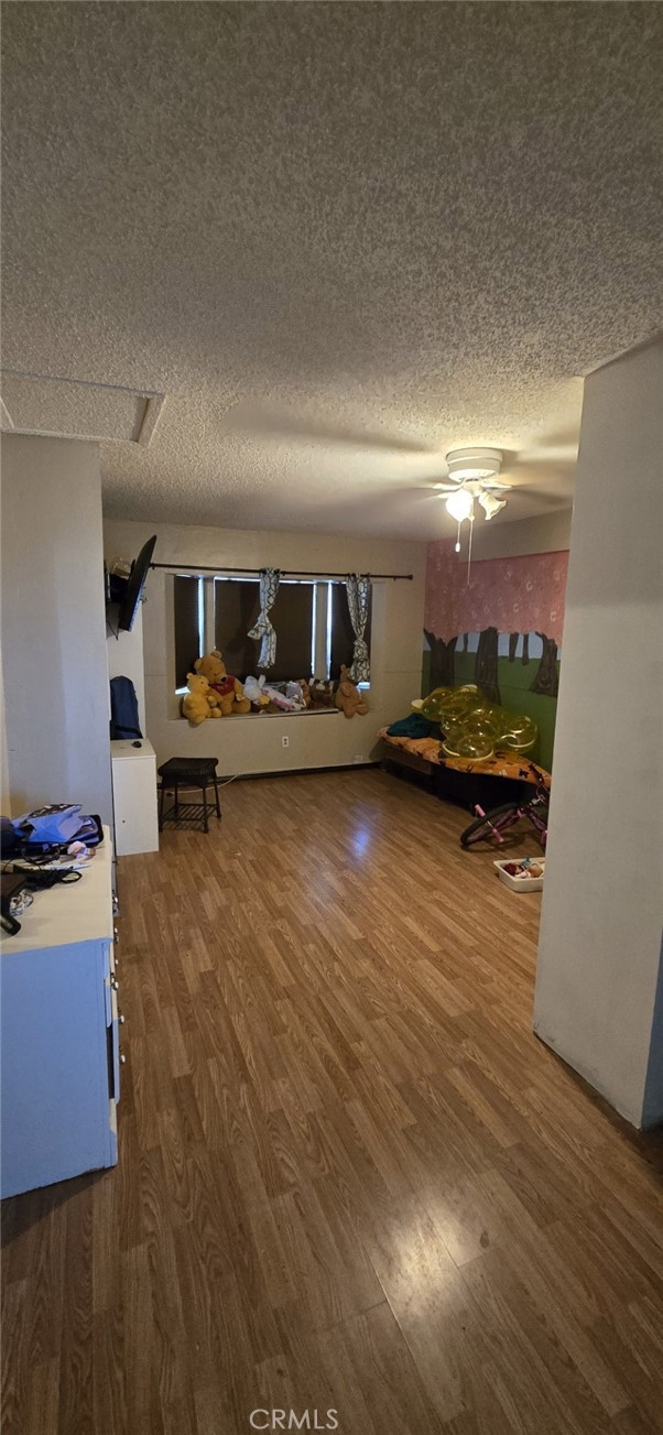 https://media.crmls.org/medias/c8df9592-18ac-4675-91b7-42d907e97d11.jpg?preset=X-Large