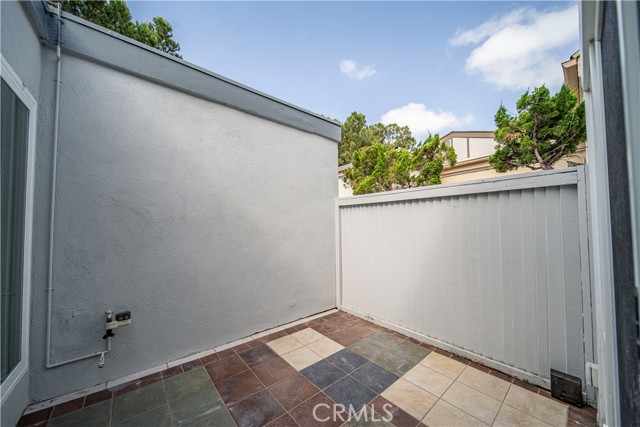 75 Willow Tree Lane, Irvine CA: https://media.crmls.org/medias/c8e0276d-c865-4a2c-94ee-dab1698e23dc.jpg