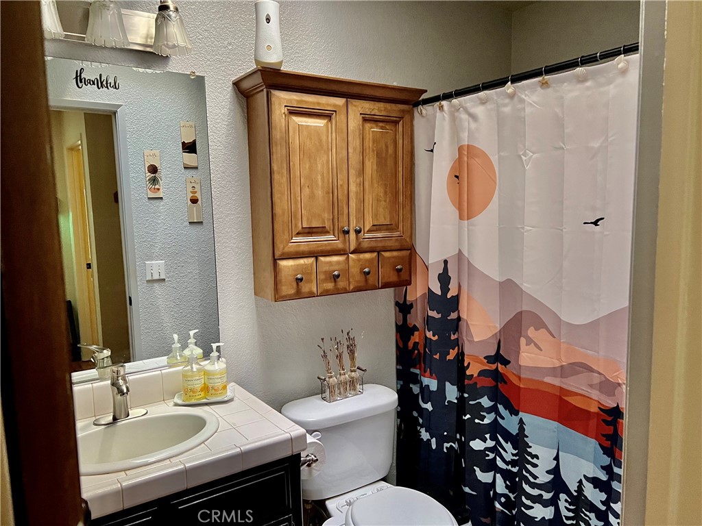 https://media.crmls.org/medias/c8e03982-405d-4e64-8660-38c9bb088565.jpg?preset=X-Large