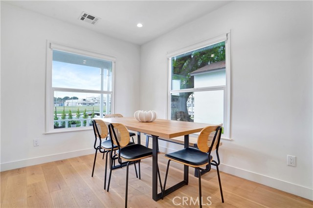 Detail Gallery Image 8 of 30 For 6438 Lindley Ave, Reseda,  CA 91335 - 3 Beds | 2 Baths