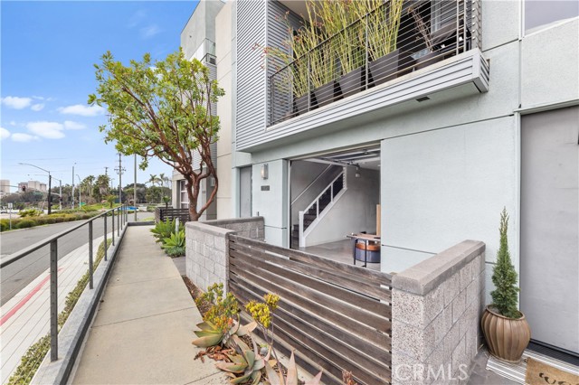 Detail Gallery Image 5 of 51 For 1530 Greenwich Way, Costa Mesa,  CA 92627 - 2 Beds | 3/1 Baths