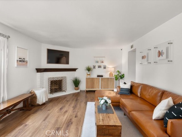 2157 Pacific Avenue, Costa Mesa CA: https://media.crmls.org/medias/c8e2107e-cd74-4ecd-b1cd-4fa03643d163.jpg
