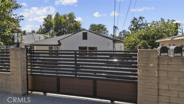 10341 Mcclemont Avenue, Tujunga CA: https://media.crmls.org/medias/c8e21ad1-e38b-48d7-b60d-cb21fd3fbca0.jpg