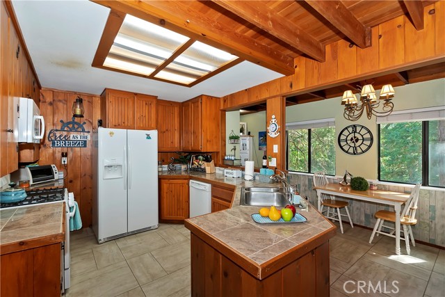 Detail Gallery Image 7 of 35 For 1069 Nesthorn Dr, Crestline,  CA 92325 - 2 Beds | 1/1 Baths