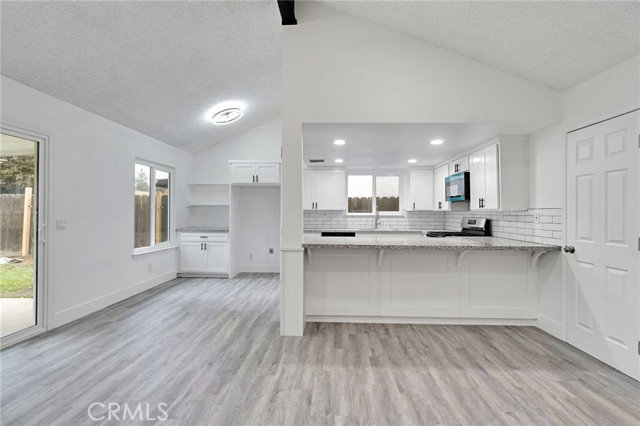 Detail Gallery Image 10 of 35 For 2808 Riverview, Madera,  CA 93637 - 4 Beds | 2/2 Baths