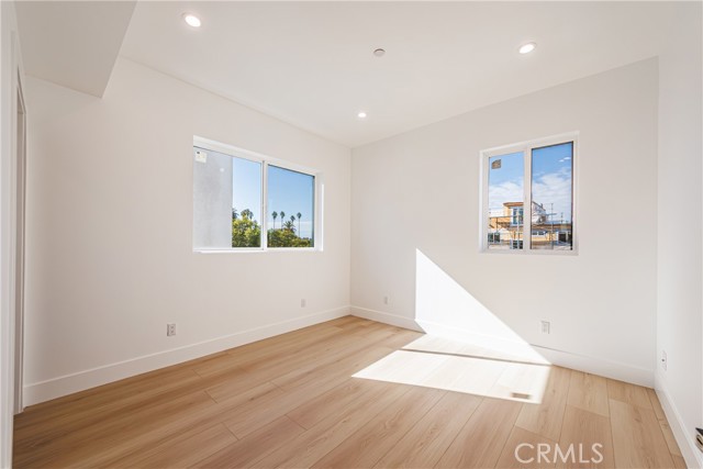 Detail Gallery Image 24 of 26 For 5209 W 20th St #2,  Los Angeles,  CA 90016 - 3 Beds | 3/1 Baths