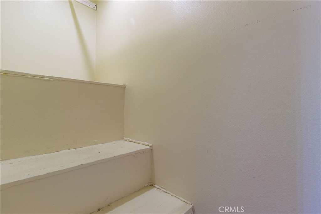 https://media.crmls.org/medias/c8e2c4e1-922b-45e9-a942-7fb76de5bf2d.jpg?preset=X-Large