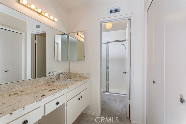 Detail Gallery Image 18 of 39 For 6849 Whitaker Ave, Lake Balboa,  CA 91406 - 3 Beds | 2 Baths