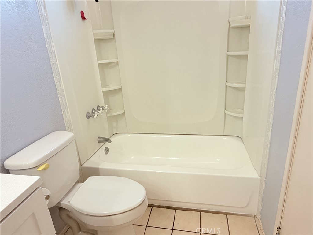 https://media.crmls.org/medias/c8e316c2-4fbb-4d37-9121-acb40dec5127.jpg?preset=X-Large