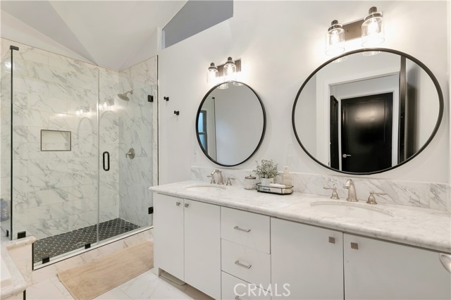 Detail Gallery Image 16 of 29 For 19943 Oxnard, Woodland Hills,  CA 91367 - 4 Beds | 3 Baths