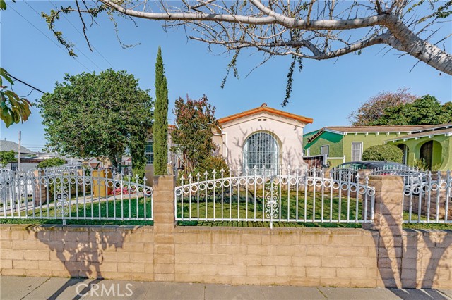 6200 Cimarron Street, Los Angeles, California 90047, 3 Bedrooms Bedrooms, ,2 BathroomsBathrooms,Single Family Residence,For Sale,Cimarron,DW24118390