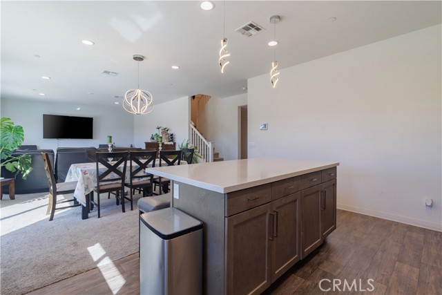 Detail Gallery Image 8 of 27 For 15755 Parry Peak Dr, Fontana,  CA 92336 - 6 Beds | 3/1 Baths