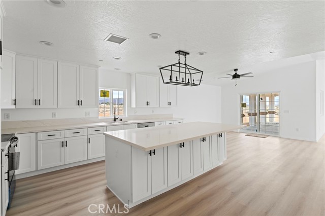 16925 Nanticoke Road, Apple Valley CA: https://media.crmls.org/medias/c8e58065-f5d5-4d9b-a67e-5a6895c296df.jpg