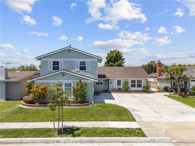 15291 Newcastle Lane, Huntington Beach CA: https://media.crmls.org/medias/c8e73f8c-f3d4-42c2-94a8-428a511bc9e8.jpg