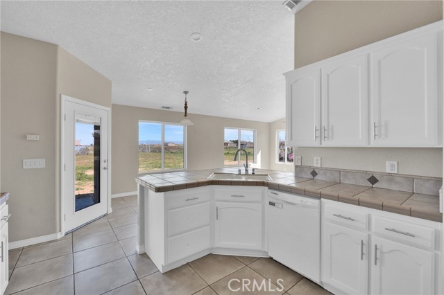 Detail Gallery Image 12 of 51 For 12865 Barbet Rd, Phelan,  CA 92371 - 3 Beds | 2/1 Baths