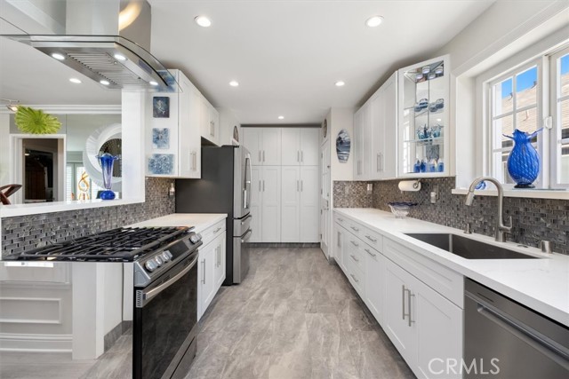 Detail Gallery Image 14 of 34 For 2774 Sawtelle Bld, Los Angeles,  CA 90064 - 3 Beds | 3 Baths