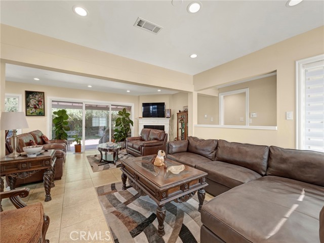Detail Gallery Image 10 of 23 For 5310 Nestle Ave, Tarzana,  CA 91356 - 3 Beds | 2 Baths