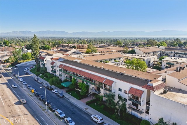 Detail Gallery Image 17 of 19 For 5460 White Oak #C315,  Encino,  CA 91316 - 2 Beds | 2 Baths