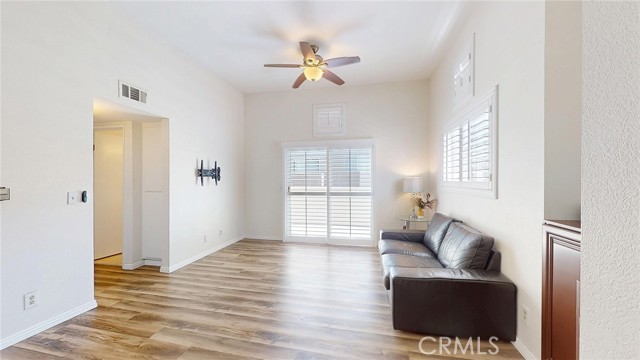 Detail Gallery Image 4 of 38 For 24420 Flaxwood Ln #204,  Newhall,  CA 91321 - 2 Beds | 2 Baths