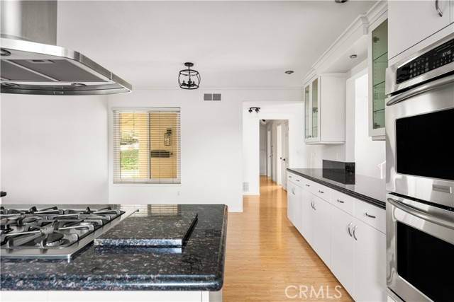 Detail Gallery Image 5 of 21 For 6193 Academy Ave, Riverside,  CA 92506 - 5 Beds | 3 Baths
