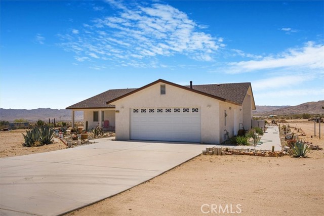 61975 La Brisa Drive, Joshua Tree CA: https://media.crmls.org/medias/c8ea4083-5ea2-467f-8614-52841d4e4c4f.jpg