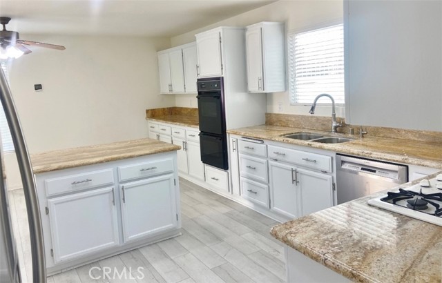 57281 Titian Court, Yucca Valley CA: https://media.crmls.org/medias/c8eb888e-89d7-4b4d-8a8e-297c65a61f80.jpg