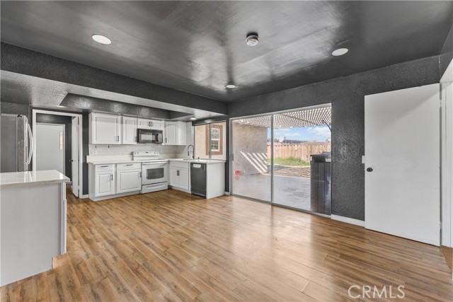 Detail Gallery Image 3 of 50 For 21449 Applewood, California City,  CA 93505 - 5 Beds | 3 Baths