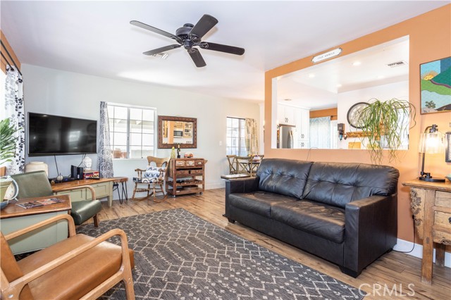 10321 Owensmouth Avenue, Chatsworth CA: https://media.crmls.org/medias/c8ec5116-3768-4c54-a725-ca7611968acf.jpg