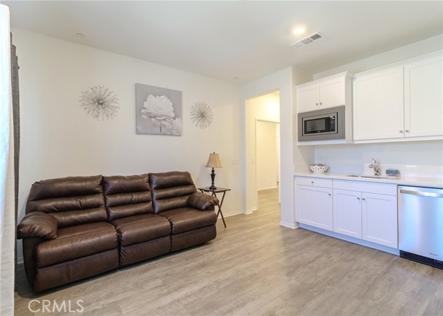 Detail Gallery Image 3 of 21 For 15451 San Francisco Ln, Victorville,  CA 92394 - 4 Beds | 3/1 Baths