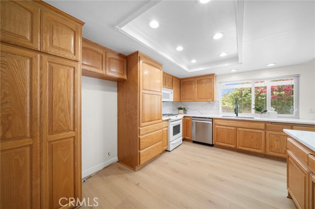 Detail Gallery Image 12 of 50 For 9092 La Linda Ave, Fountain Valley,  CA 92708 - 4 Beds | 2/1 Baths