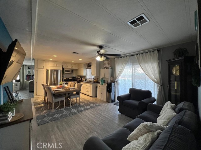 Detail Gallery Image 8 of 34 For 201 W Collins Ave #40,  Orange,  CA 92867 - 2 Beds | 2 Baths