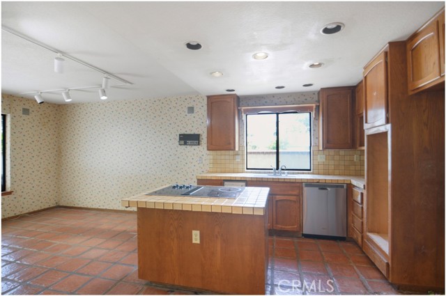 627 19th Street, Huntington Beach CA: https://media.crmls.org/medias/c8eeaf2b-3b20-4e47-a6d6-fccb08969b34.jpg