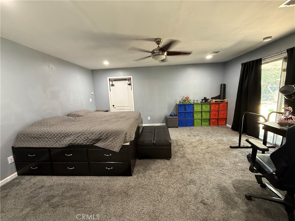 https://media.crmls.org/medias/c8ef2cdd-e608-4a36-ac69-b396869899b1.jpg?preset=X-Large