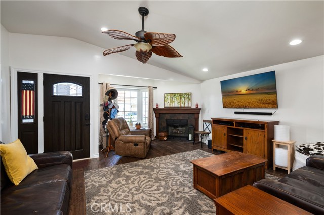 23714 Alliene Avenue, Torrance CA: https://media.crmls.org/medias/c8ef411d-b3f1-4854-adb6-9f3069c5ec92.jpg
