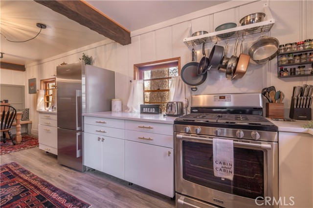 Detail Gallery Image 11 of 40 For 835 Jaybird Ln, Big Bear Lake,  CA 92315 - 3 Beds | 2/1 Baths