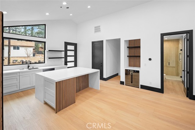 129 Winding Lane, Big Bear City CA: https://media.crmls.org/medias/c8ef9b04-30e4-41b7-b34a-e0f78ce307be.jpg