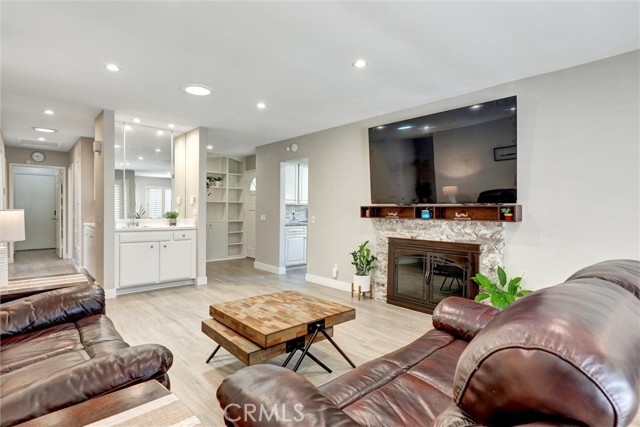 5111 Alder, Irvine CA: https://media.crmls.org/medias/c8f0449c-f999-49ea-bb85-2ff958d906b1.jpg