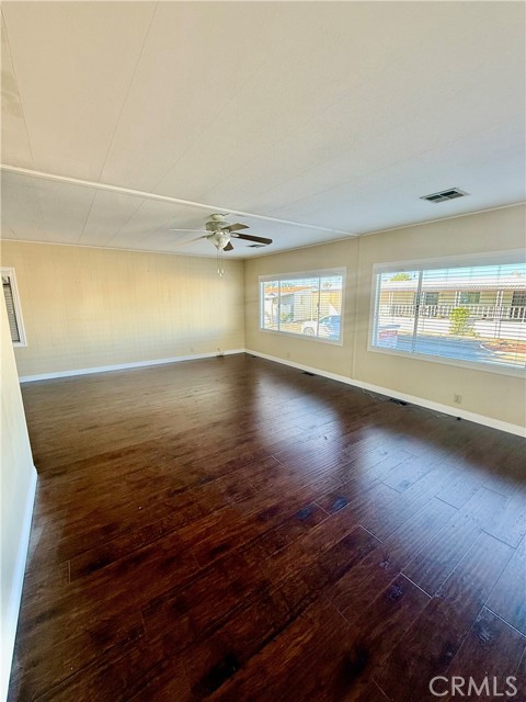 27601 Sun City Boulevard, Menifee CA: https://media.crmls.org/medias/c8f051fd-dfc1-4e56-8fac-0ca50c3813b6.jpg