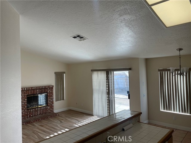 Detail Gallery Image 4 of 7 For 16491 Silica Dr, Victorville,  CA 92395 - 3 Beds | 2 Baths